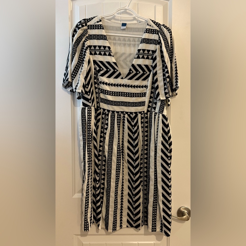 Old Navy v-neck dress with pockets